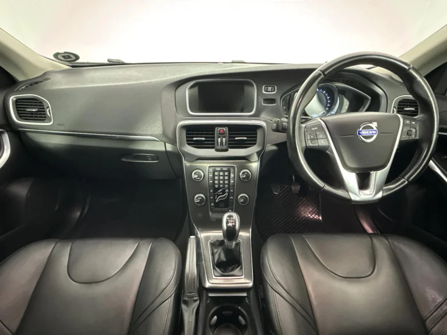 Used 2014 Volvo V40 T4 Excel - WeBuyCars Germiston Used 2014 Volvo V40 T4 Excel - WeBuyCars Germiston