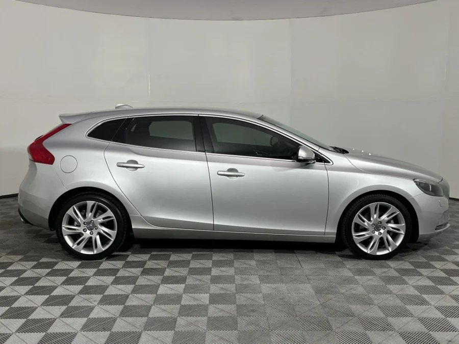 Used 2014 Volvo V40 T4 Excel - WeBuyCars Germiston Used 2014 Volvo V40 T4 Excel - WeBuyCars Germiston