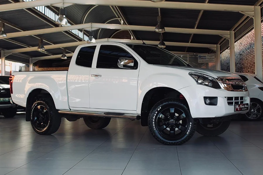 Used 2016 Isuzu KB 300D-Teq Extended cab LX auto - Midcity Motors Klerksdorp