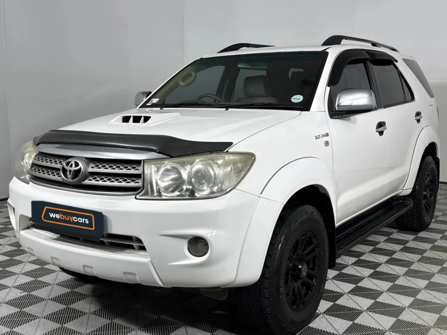 Used 2011 Toyota Fortuner 3.0D-4D 4x4 auto - WeBuyCars Silverlakes Used 2011 Toyota Fortuner 3.0D-4D 4x4 auto - WeBuyCars Silverlakes