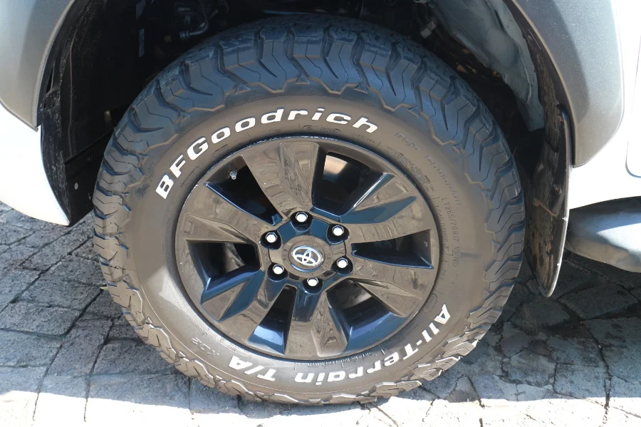 Used 2023 Toyota Hilux 2.8GD-6 Xtra cab Legend manual - OMC Motors Used 2023 Toyota Hilux 2.8GD-6 Xtra cab Legend manual - OMC Motors