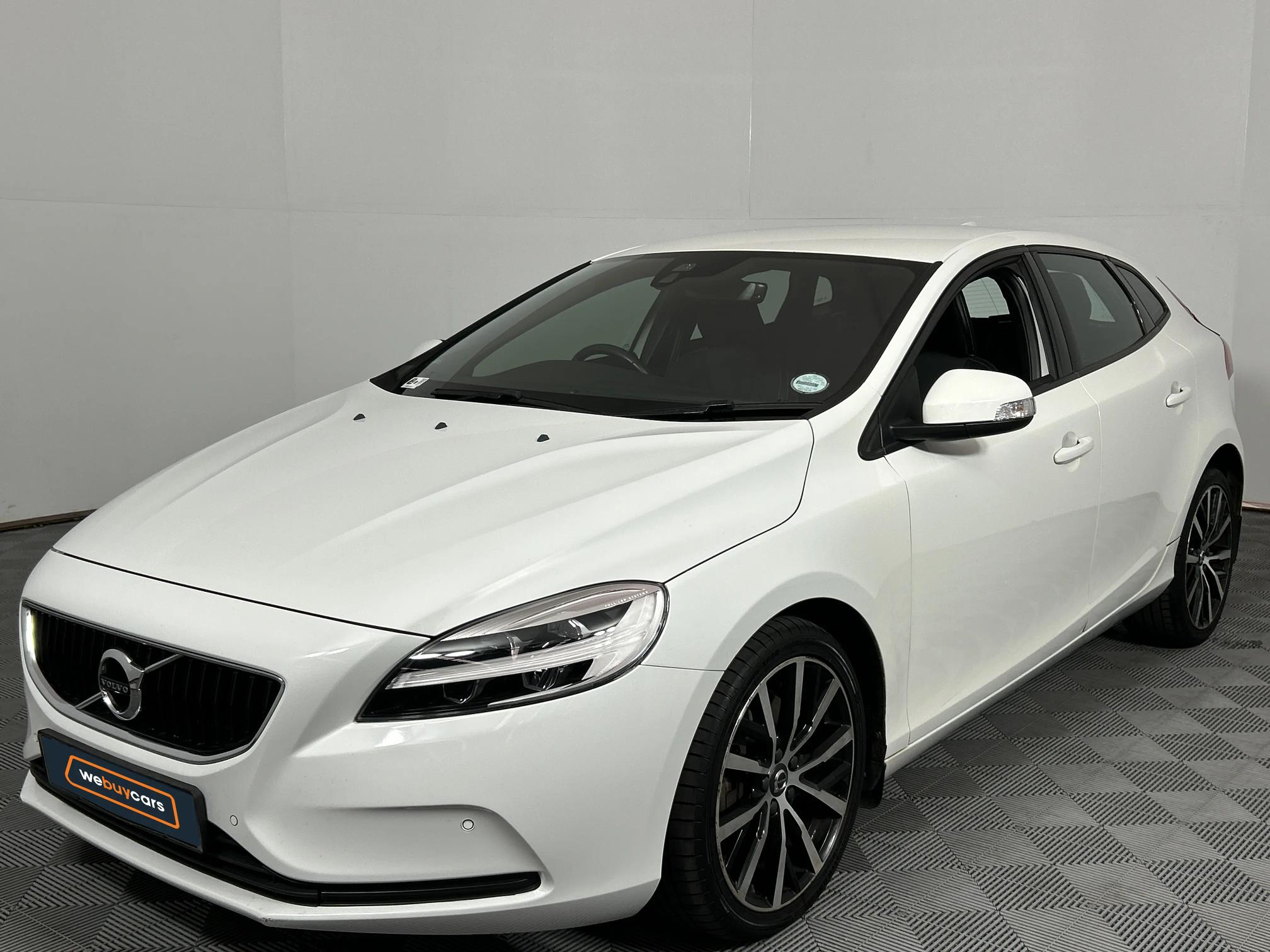 Used 2019 Volvo V40 T2 Momentum