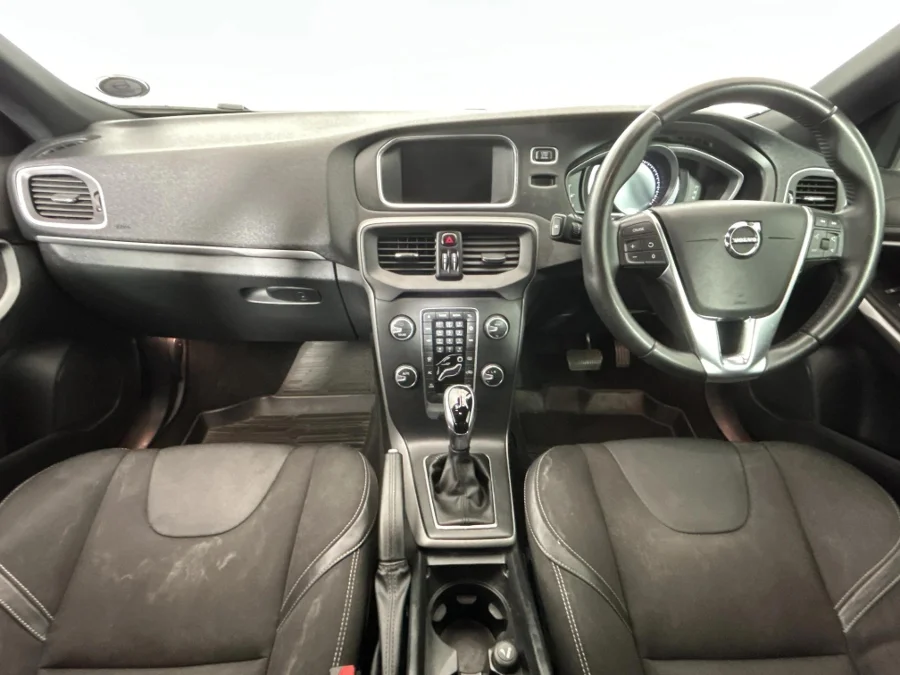 Used 2019 Volvo V40 T2 Momentum - WeBuyCars Richmond Used 2019 Volvo V40 T2 Momentum - WeBuyCars Richmond