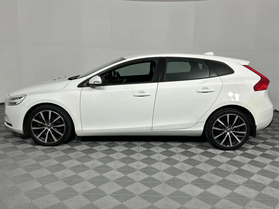 Used 2019 Volvo V40 T2 Momentum - WeBuyCars Richmond Used 2019 Volvo V40 T2 Momentum - WeBuyCars Richmond