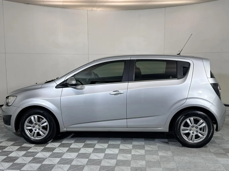 Used 2016 Chevrolet Sonic hatch 1.6 LS Black&White Edition - WeBuyCars Midstream Used 2016 Chevrolet Sonic hatch 1.6 LS Black&White Edition - WeBuyCars Midstream