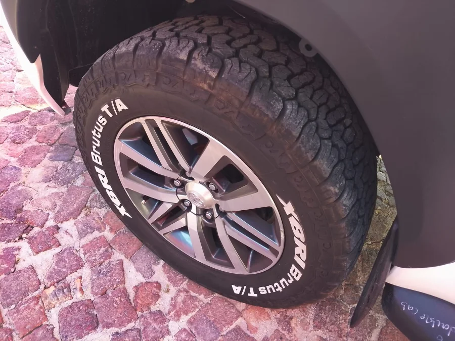 Used 2019 Toyota Hilux 2.8GD-6 Xtra cab Raider Dakar auto - E Motors Used 2019 Toyota Hilux 2.8GD-6 Xtra cab Raider Dakar auto - E Motors
