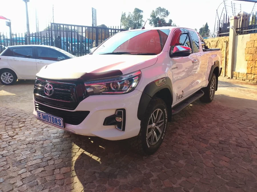 Used 2019 Toyota Hilux 2.8GD-6 Xtra cab Raider Dakar auto - E Motors Used 2019 Toyota Hilux 2.8GD-6 Xtra cab Raider Dakar auto - E Motors