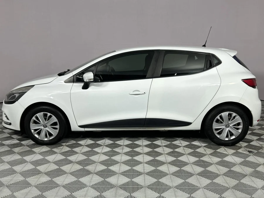 Used 2017 Renault Clio 66kW turbo Authentique - WeBuyCars Richmond Used 2017 Renault Clio 66kW turbo Authentique - WeBuyCars Richmond