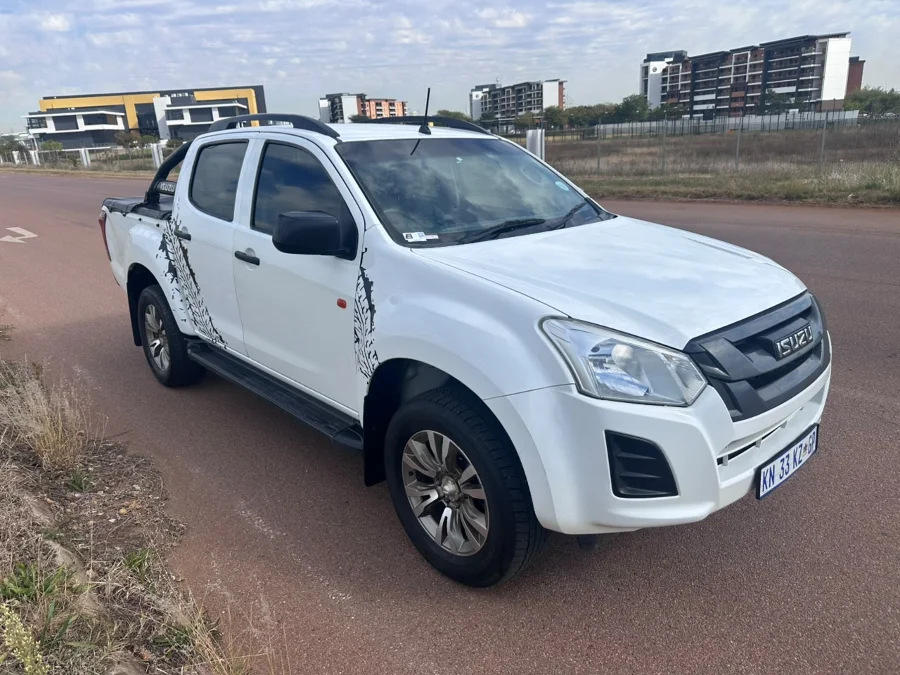 Used 2022 Isuzu D-Max 250 double cab X-Rider Black - Khensani Imports And Exports Used 2022 Isuzu D-Max 250 double cab X-Rider Black - Khensani Imports And Exports