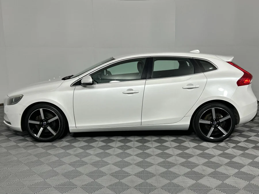 Used 2014 Volvo V40 T3 Essential - WeBuyCars Richmond