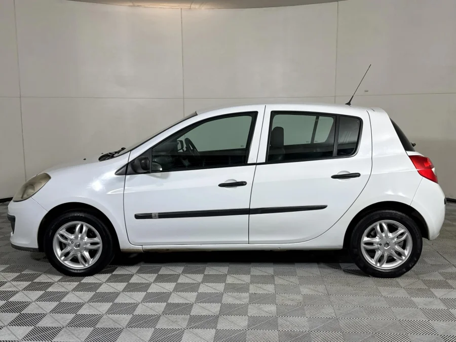 Used 2008 Renault Clio 1.6 Expression 5-door automatic - WeBuyCars Midstream Used 2008 Renault Clio 1.6 Expression 5-door automatic - WeBuyCars Midstream