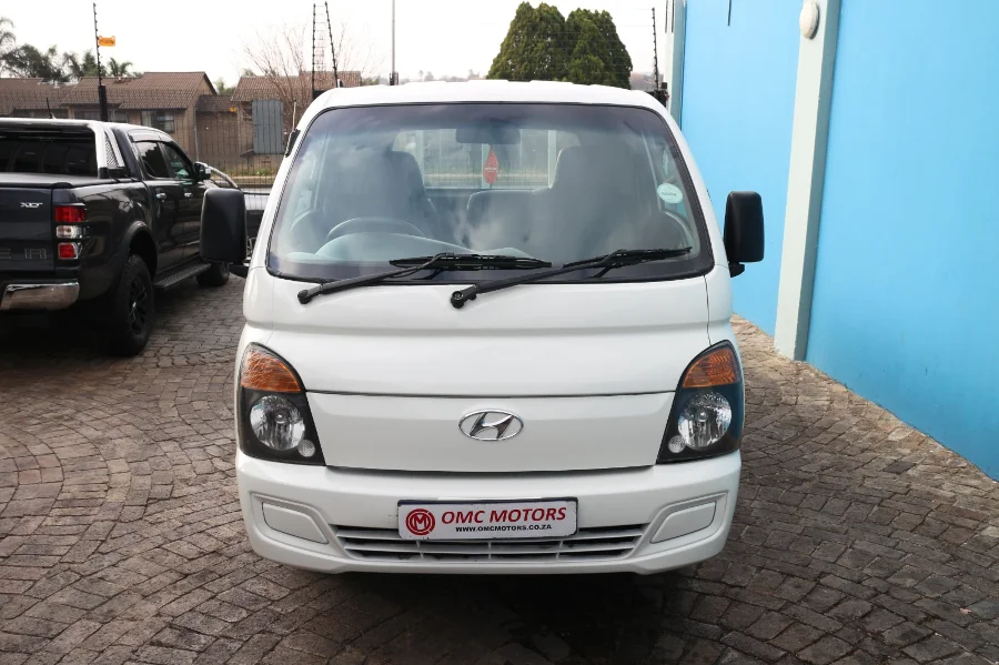 Used 2015 Hyundai H-100 Bakkie 2.5TCi deck (aircon) - OMC Motors Used 2015 Hyundai H-100 Bakkie 2.5TCi deck (aircon) - OMC Motors