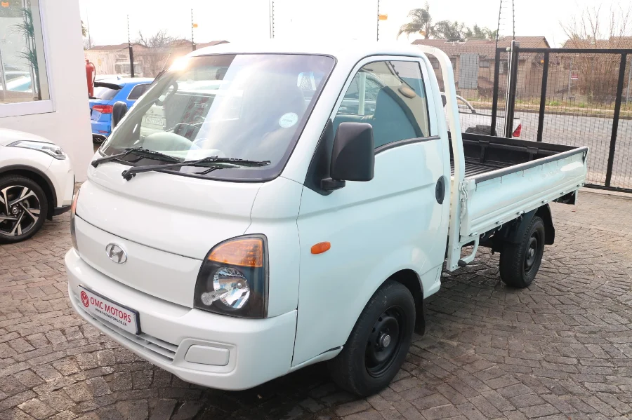 Used 2015 Hyundai H-100 Bakkie 2.5TCi deck (aircon) - OMC Motors Used 2015 Hyundai H-100 Bakkie 2.5TCi deck (aircon) - OMC Motors