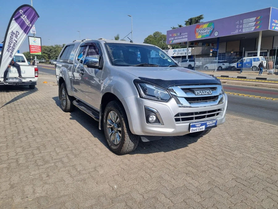 Used 2015 Isuzu D-Max 300 3.0TD 4x4 LX - Carbase Auto Used 2015 Isuzu D-Max 300 3.0TD 4x4 LX - Carbase Auto