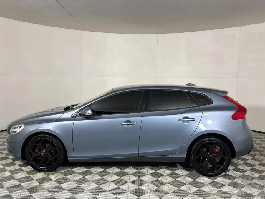 Used 2017 Volvo V40 D2 Inscription - WeBuyCars JHB South