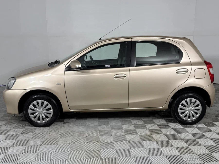Used 2015 Toyota Etios hatch 1.5 Sprint - WeBuyCars Silverlakes Used 2015 Toyota Etios hatch 1.5 Sprint - WeBuyCars Silverlakes