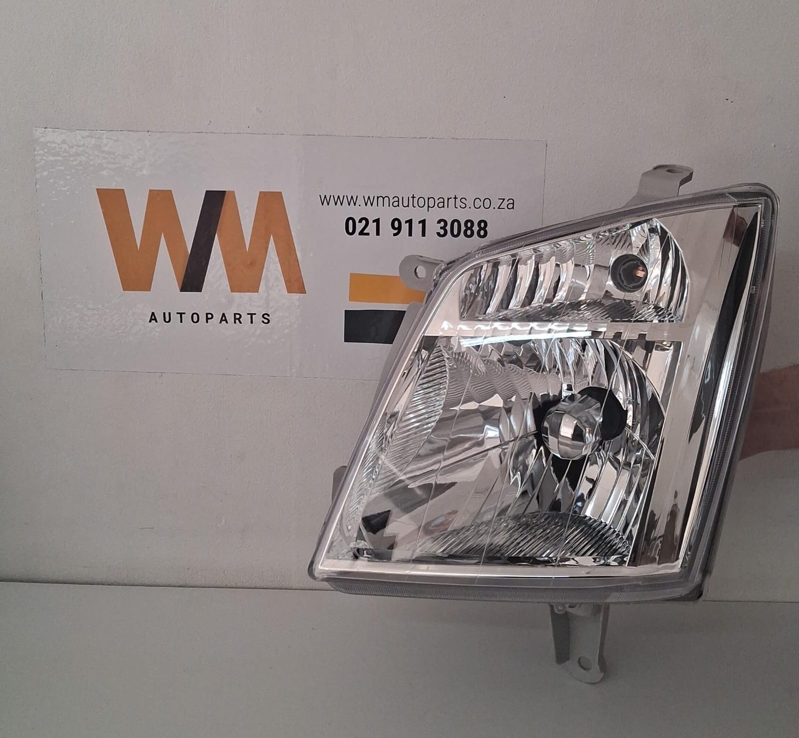ISUZU D-MAX HEADLAMP 04- LH R785.00