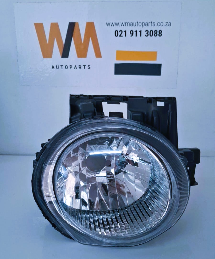 NISSAN JUKE HEADLAMP RH 12-15 R1650.00