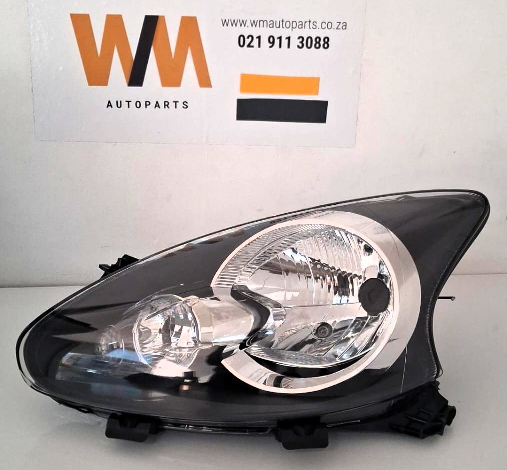 TOYOTA AYGO HEADLAMP LH 11- R1420.00