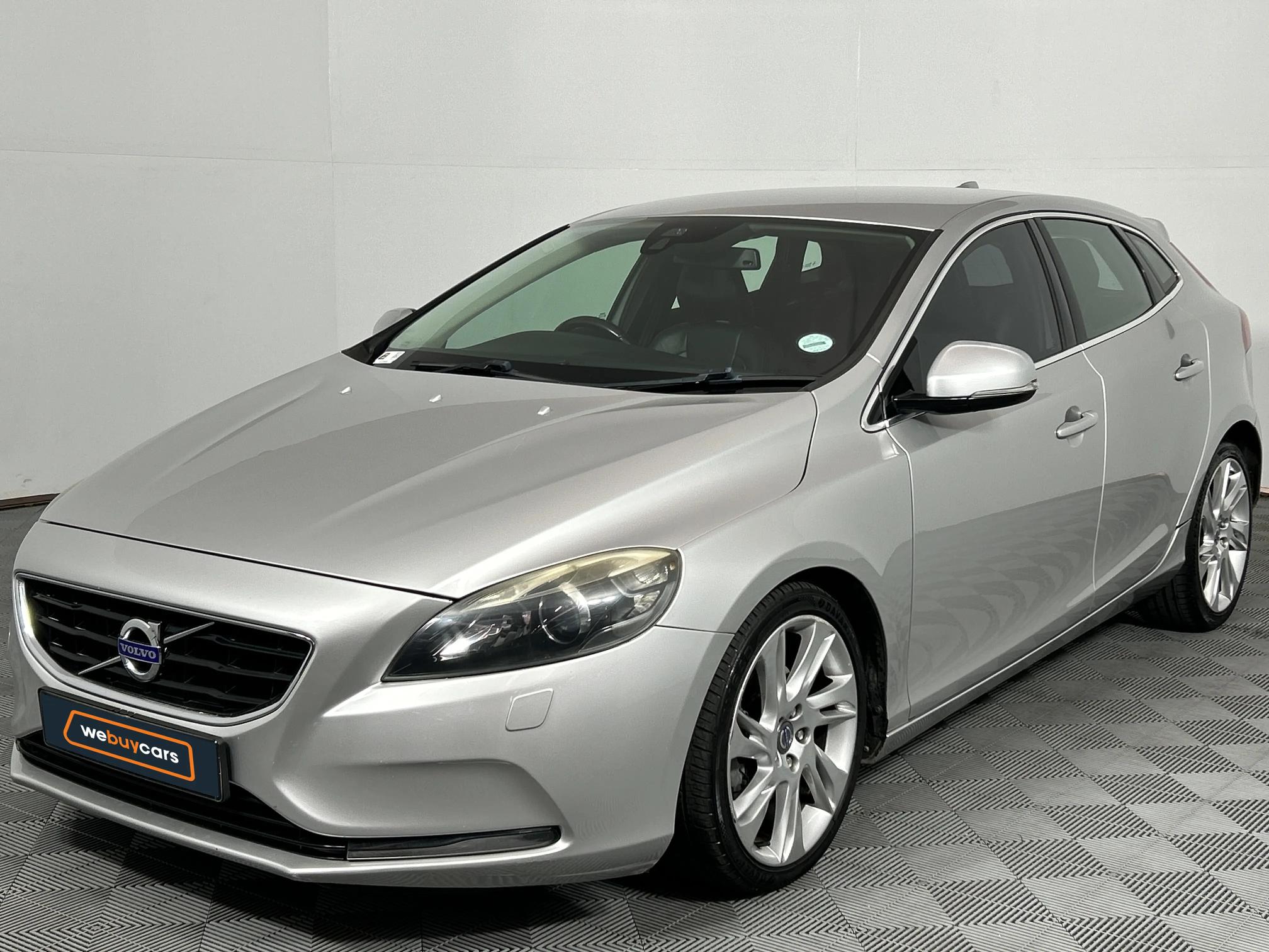 Used 2014 Volvo V40 T4 Excel auto