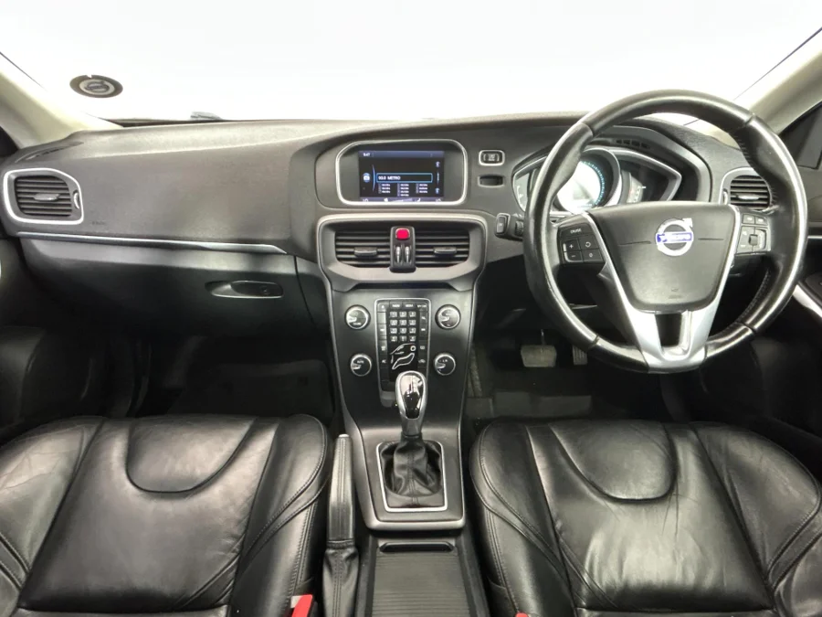 Used 2014 Volvo V40 T4 Excel auto - WeBuyCars Lansdowne Used 2014 Volvo V40 T4 Excel auto - WeBuyCars Lansdowne