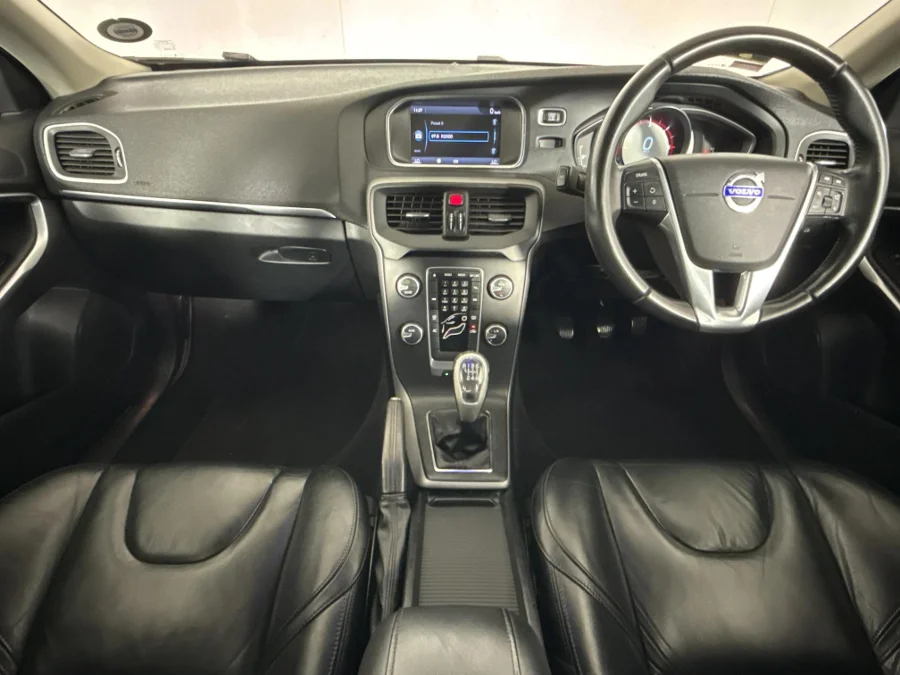 Used 2013 Volvo V40 D2 Excel - WeBuyCars Silverlakes Used 2013 Volvo V40 D2 Excel - WeBuyCars Silverlakes