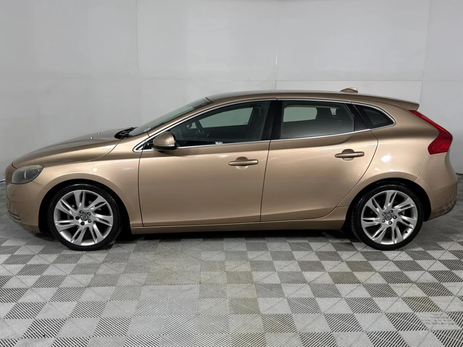 Used 2013 Volvo V40 D2 Excel - WeBuyCars Silverlakes Used 2013 Volvo V40 D2 Excel - WeBuyCars Silverlakes