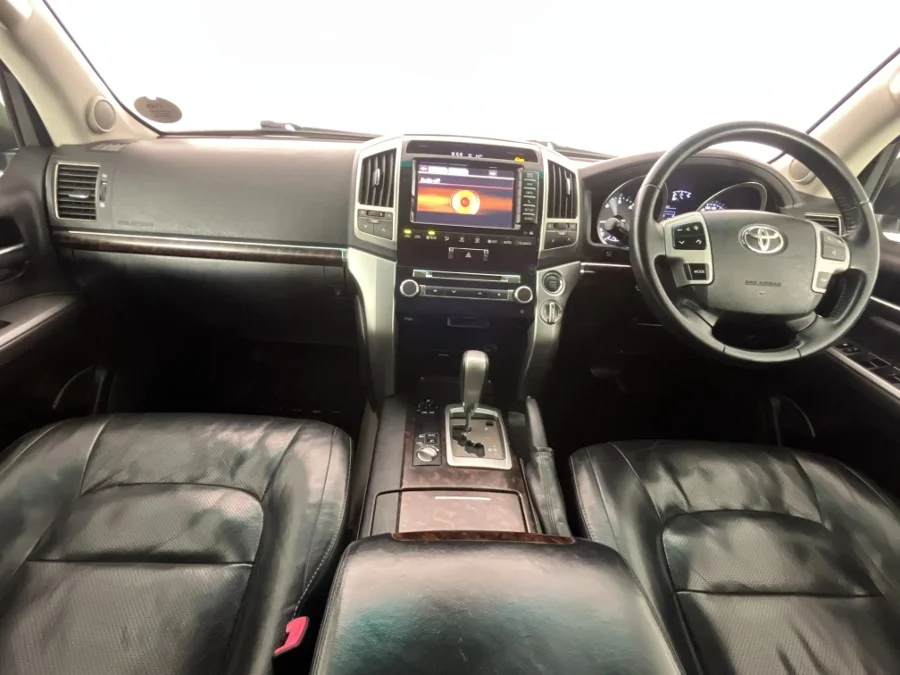Used 2014 Toyota Land Cruiser 200 4.5D-4D V8 VX - WeBuyCars Mbombela Used 2014 Toyota Land Cruiser 200 4.5D-4D V8 VX - WeBuyCars Mbombela