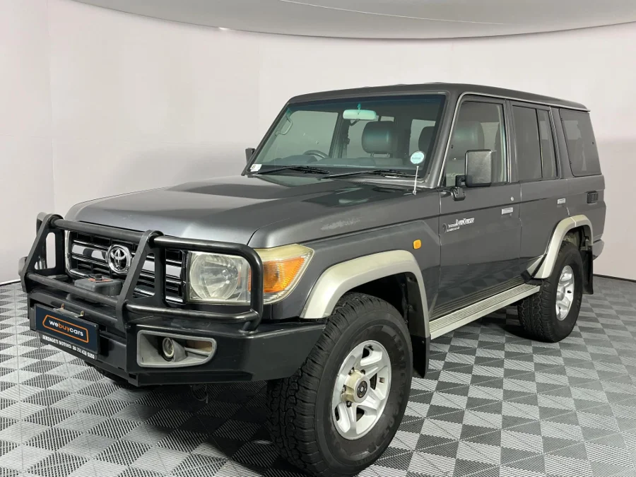 Used 2011 Toyota Land Cruiser 76 4.2D station wagon 60th Edition - WeBuyCars Brackenfell Cape Town Used 2011 Toyota Land Cruiser 76 4.2D station wagon 60th Edition - WeBuyCars Brackenfell Cape Town