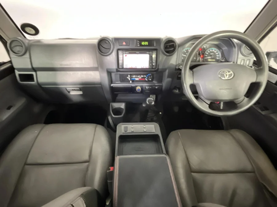 Used 2011 Toyota Land Cruiser 76 4.2D station wagon 60th Edition - WeBuyCars Brackenfell Cape Town Used 2011 Toyota Land Cruiser 76 4.2D station wagon 60th Edition - WeBuyCars Brackenfell Cape Town