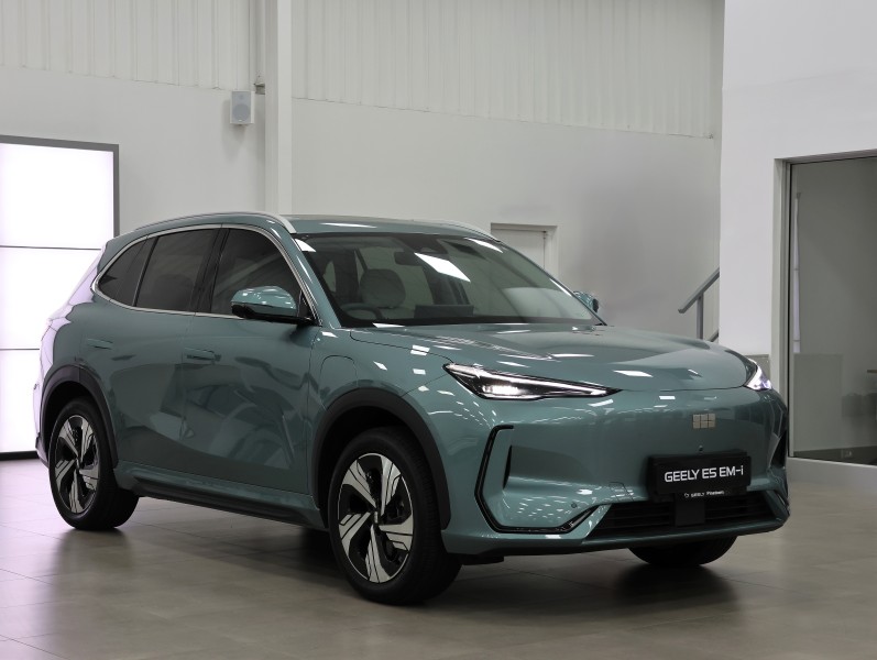 New 2025 Geely E5 EM-i Apex