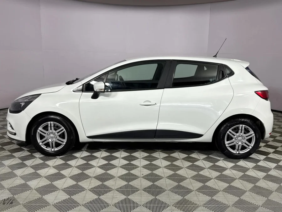 Used 2017 Renault Clio 66kW turbo Authentique - WeBuyCars Durban