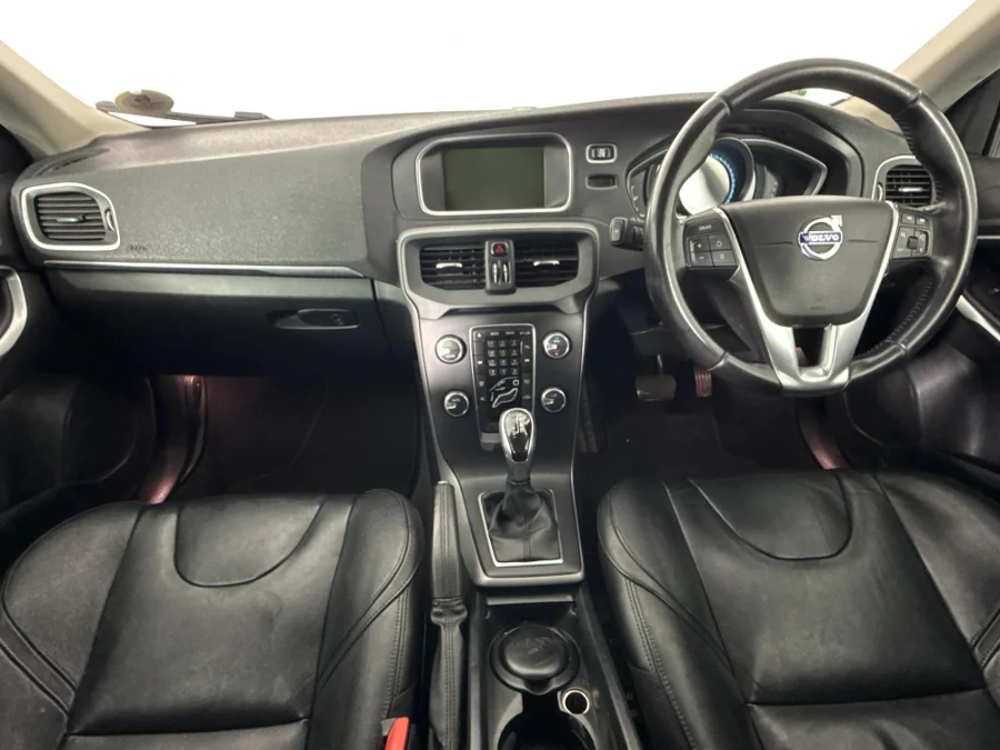 Used 2014 Volvo V40 T4 Excel auto - WeBuyCars The Dome