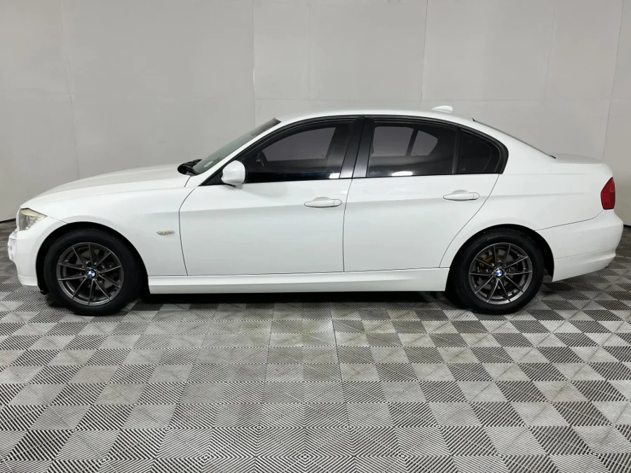 Used 2011 BMW 3 Series 320i auto - WeBuyCars The Dome Used 2011 BMW 3 Series 320i auto - WeBuyCars The Dome