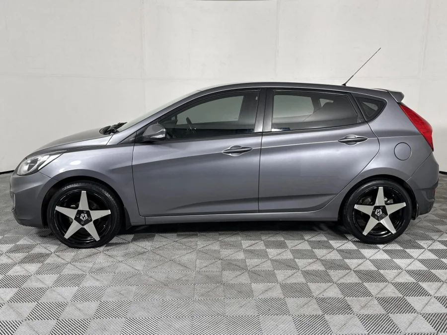 Used 2015 Hyundai Accent hatch 1.6 Fluid - WeBuyCars The Dome