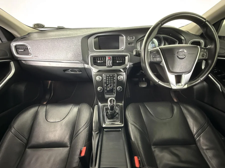 Used 2017 Volvo V40 T3 Momentum auto - WeBuyCars The Dome