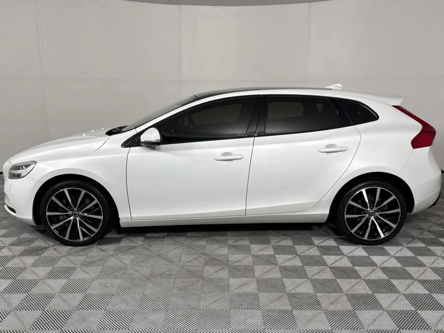 Used 2017 Volvo V40 T3 Momentum auto - WeBuyCars The Dome