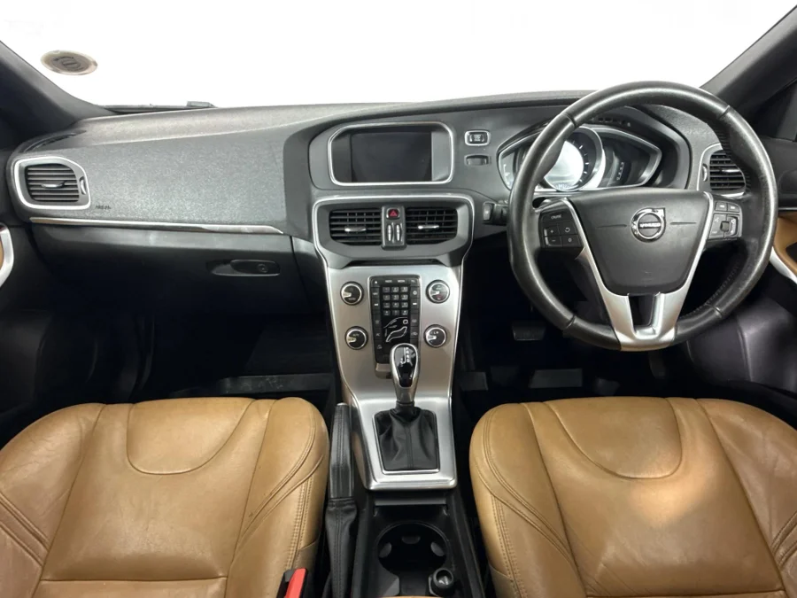 Used 2017 Volvo V40 D3 Momentum - WeBuyCars The Dome