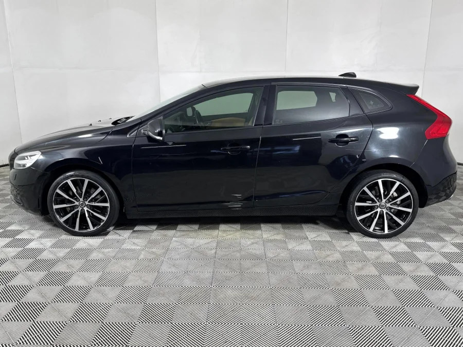 Used 2017 Volvo V40 D3 Momentum - WeBuyCars The Dome