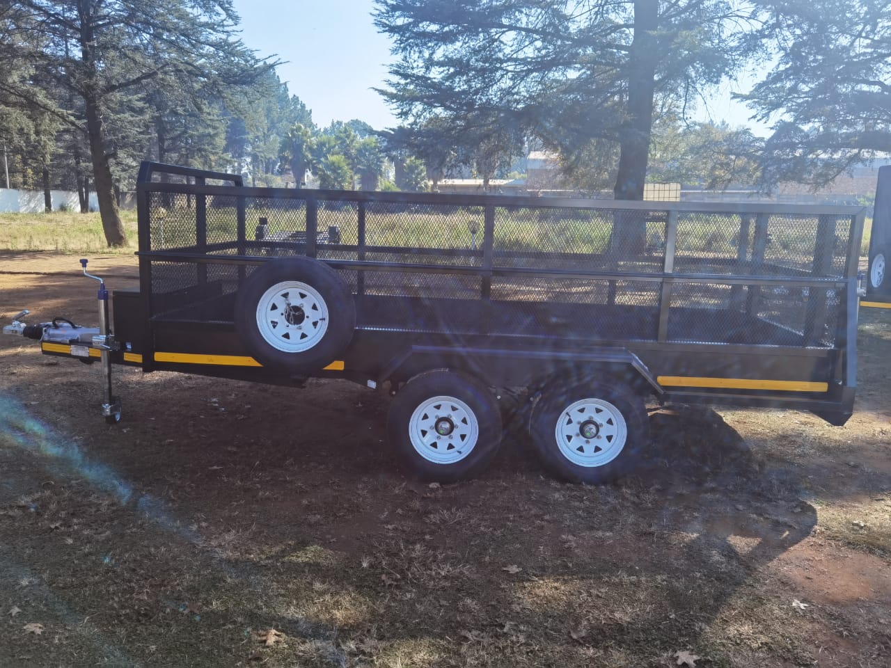 Apex Ultimate Trailers 4 meter x 1.6 meter x 1 meter with Mesh and Toolbox