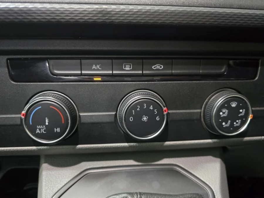 Used 2023 Volkswagen Transporter 2.0TDI Kombi SWB Trendline auto - VW Northcliff Pre-owned