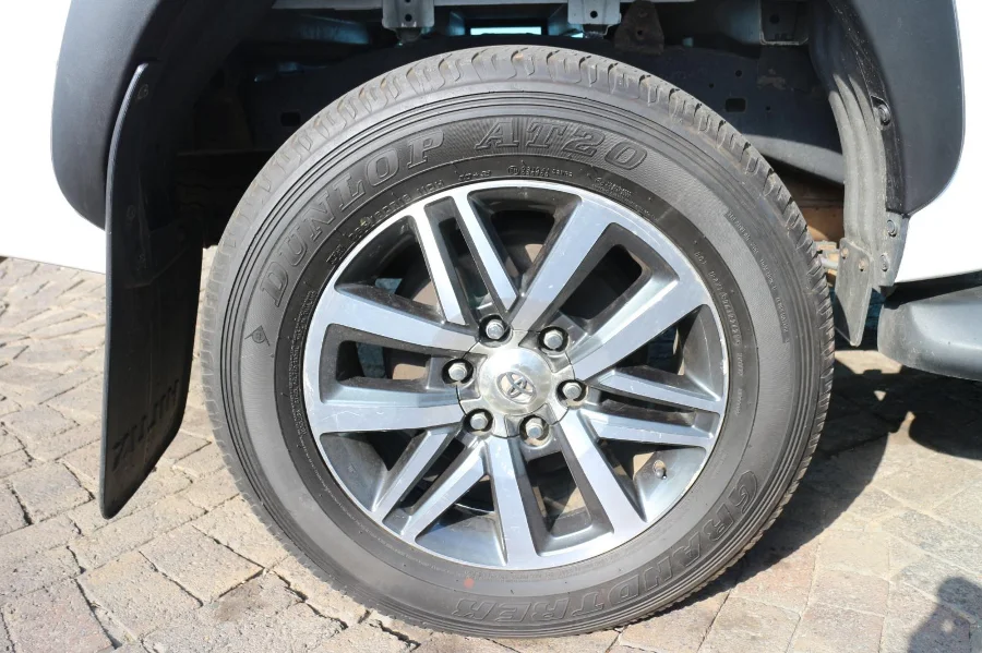 Used 2023 Toyota Hilux 2.4GD-6 single cab 4x4 Raider manual - OMC Motors Used 2023 Toyota Hilux 2.4GD-6 single cab 4x4 Raider manual - OMC Motors
