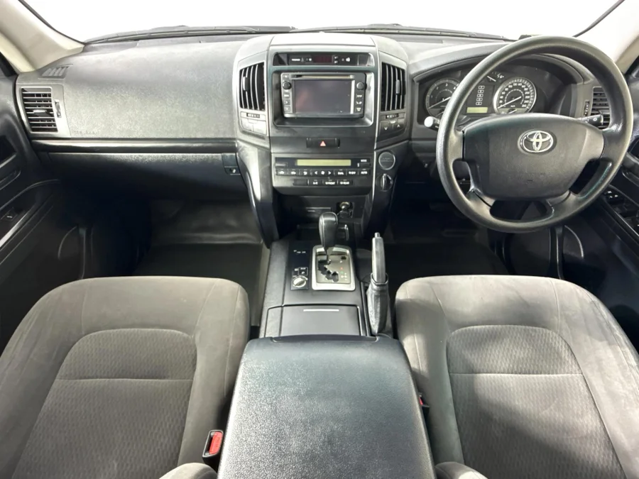Used 2017 Toyota Land Cruiser 200 4.5D-4D V8 GX - WeBuyCars Witbank Used 2017 Toyota Land Cruiser 200 4.5D-4D V8 GX - WeBuyCars Witbank