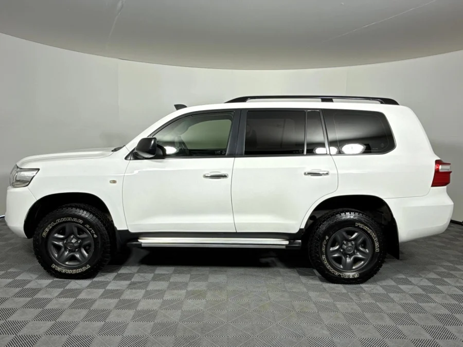 Used 2017 Toyota Land Cruiser 200 4.5D-4D V8 GX - WeBuyCars Witbank Used 2017 Toyota Land Cruiser 200 4.5D-4D V8 GX - WeBuyCars Witbank