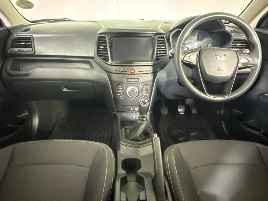 Used 2024 Mahindra XUV300 1.2T W4 SE - WeBuyCars Midstream
