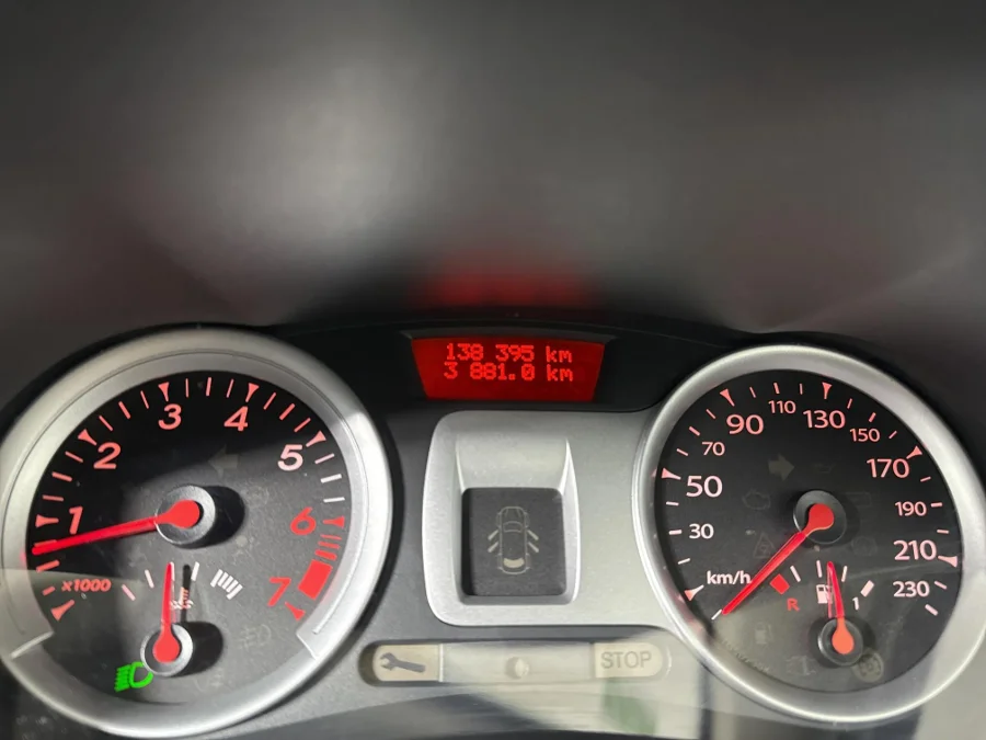 Used 2010 Renault Clio 1.6 Dynamique 5-door - WeBuyCars Witbank Used 2010 Renault Clio 1.6 Dynamique 5-door - WeBuyCars Witbank
