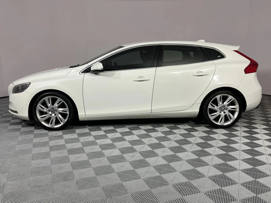 Used 2013 Volvo V40 T3 Excel - WeBuyCars Brackenfell Cape Town