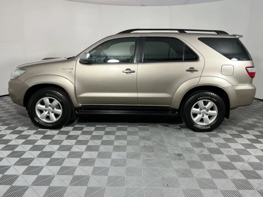 Used 2011 Toyota Fortuner 3.0D-4D 4x4 auto - WeBuyCars Germiston