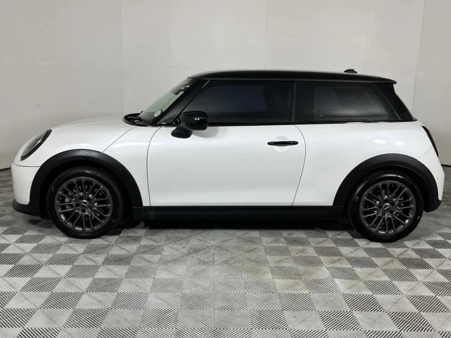 Used 2024 MINI Cooper C 3-door - WeBuyCars Midstream