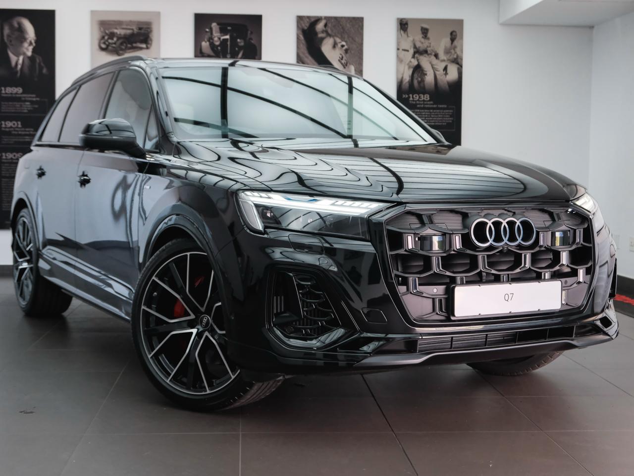 New 2026 Audi Q7 55TFSI quattro Black Edition
